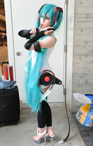 Illustration for article titled Japanese Cosplayers Turn Up the Summer Heat